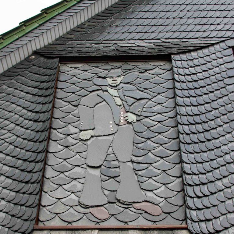 Bild zeigt Naturschieferarbeiten in höchster Handwerkskunst